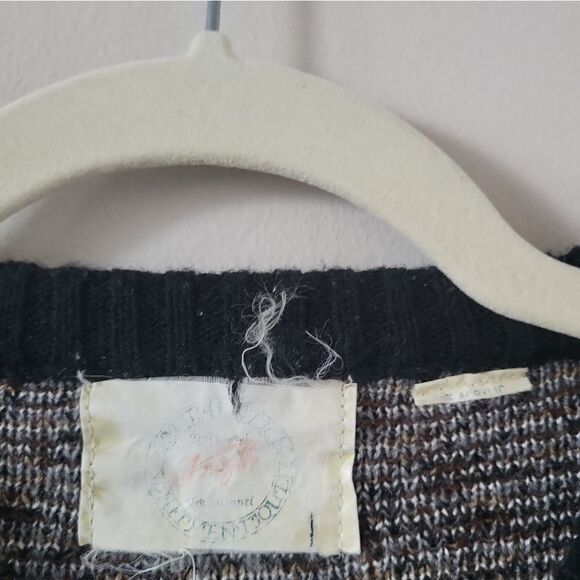 Vintage Knit Patterned Sweater - Picture 4 of 4